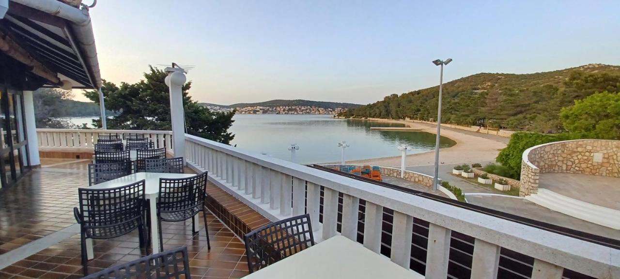 Mobile Home Lux Otok Murter Jezera Exterior photo
